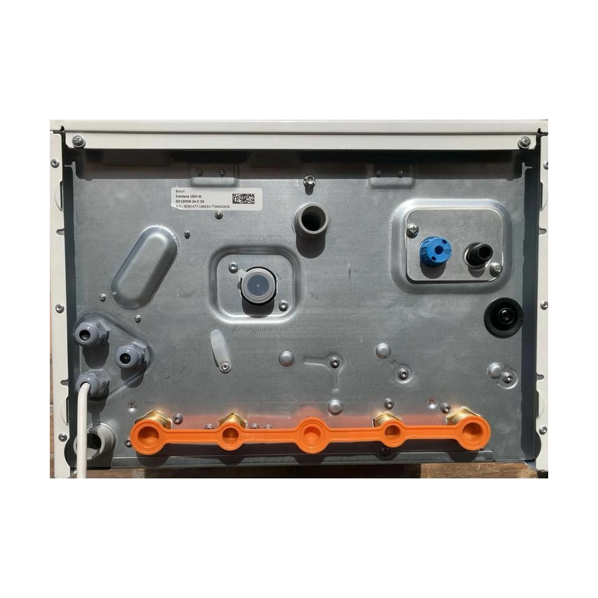 Газовый котел Bosch Condens 1200 W GC1200W 24 C 23 конденсационный двухконтурный, 24 кВт, ГВС 11,1 л/мин